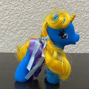 GI-Go Wonderland 3 1/2 inch Blue Unicorn Yellow Hair with Stars Collectible Toy